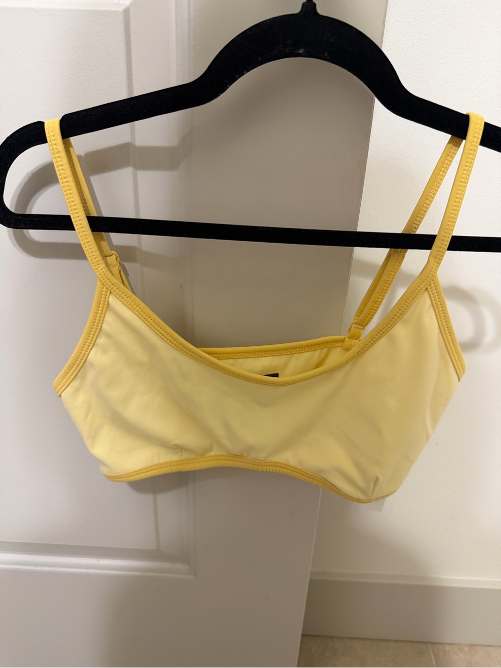 Daily Drills Small Yellow Monochrome Patch Sports Bra. 💛⚡️